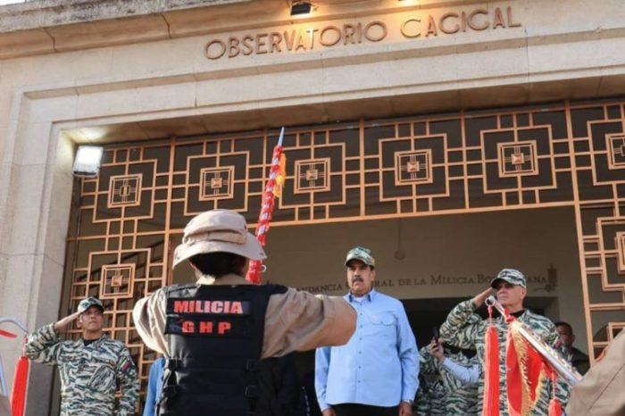 Maduro realiza acto con Milicia