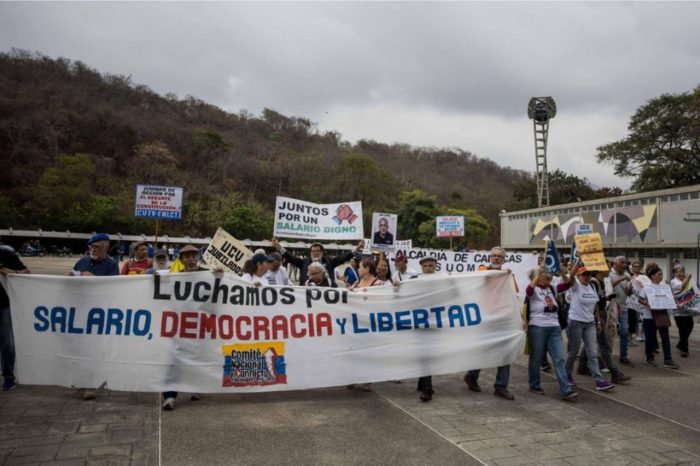 Protesta profesores universitarios Académicos en la mira