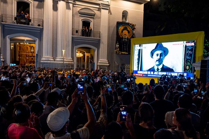 Del altar a la tribuna: Banalización política de la fe
